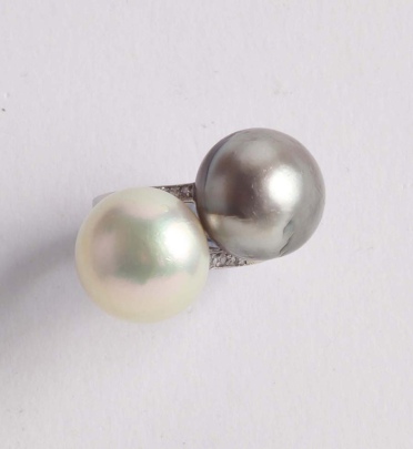 immagine-10-Bvulgari-ring-with-natural-pearl